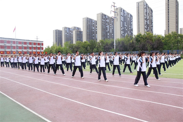 磨砺青春 升华自我——咸阳市高新一中“军事训练暨国防教育”结营仪式圆满落幕