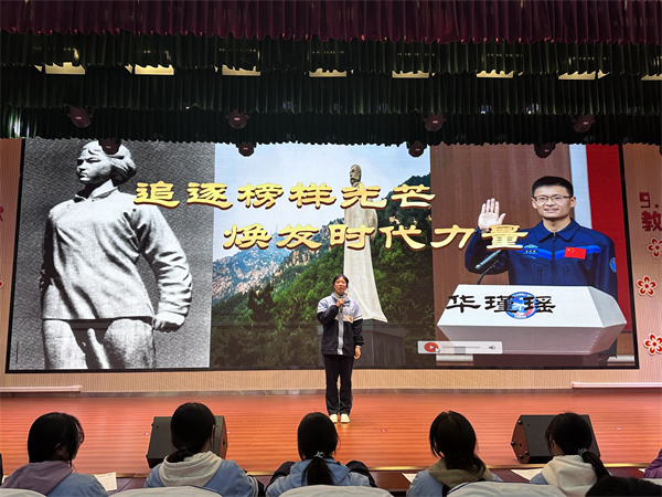 “榜样是时代最美的使者”———咸阳市高新一中高中部举办高二年级演讲比赛